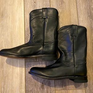 Justin Ropers! 🤠 come on ladies this is a deal!!